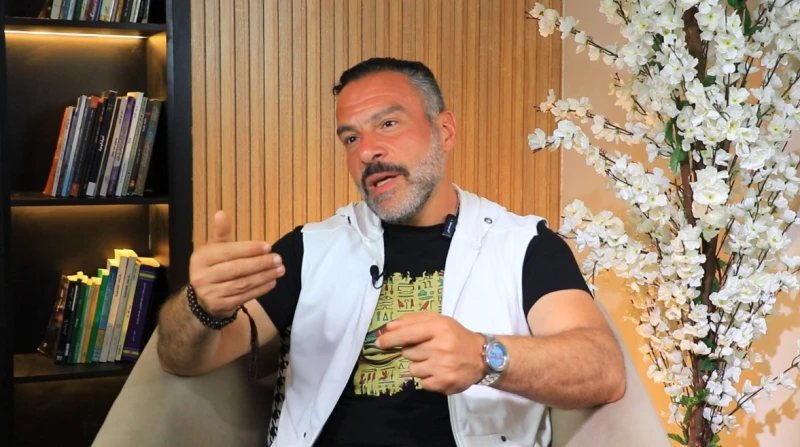 مبادرة مصر جميلة.. حواديت محمد خميس عن الحضارة المصرية القديمة كشف الفنان محمد خميس عن أهم الأسباب التي جعلته يتحدث عن الحضارة الفرعونية القديمة