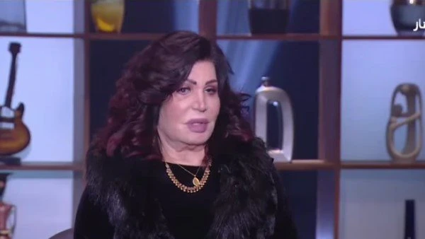 نجوى فؤاد تبكي بحرقة على الهواء مباشرة.. اعرف السبب ظهرت نجوى فؤاد على الهواء مباشرة وهي تبكي بشكل أثار الجدل وجعل الجميع يتعاطف معها حيث أنها تعاني من الوحدة والمرض، ويذكر أن نجوى