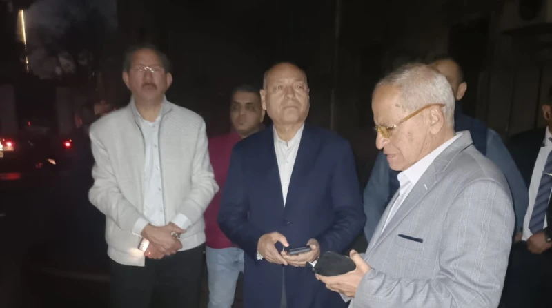 محافظ القاهرة يكشف تفاصيل حريق المعامل المركزية.. ما الخسائر؟ كشف محافظ القاهرة إبراهيم صابر، تفاصيل حريق المعامل المركزية بوزارة الصحة في وسط البلد بعد وصوله إلى موقع الحريق. وأوض