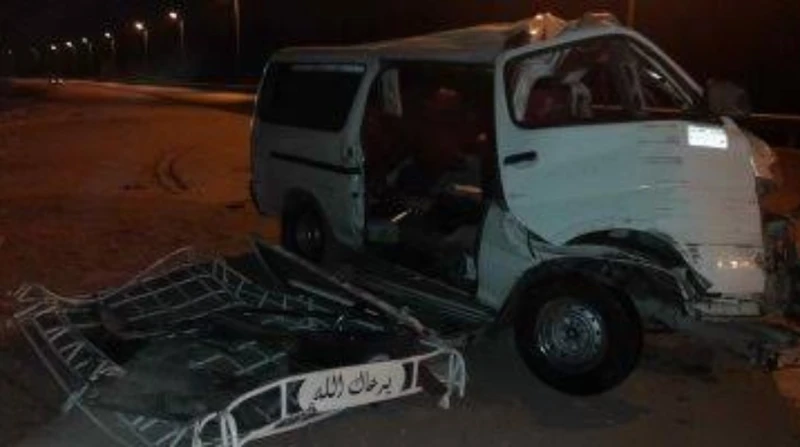 إصابة 3 أشخاص في انقلاب ميكروباص على محور 26 يوليو أصيب ثلاثة أشخاص في حادث انقلاب سيارة ميكروباص، على محور 26 يوليو في محافظة الجيزة، ما أدى إلى تعطل الحركة المرورية جزئيا في الات