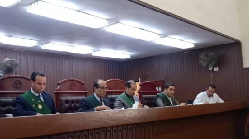 السجن المؤبد لشقيقين لاتهامهما بقتل شخص بالقناطر الخيرية قضت محكمة جنايات شبرا الخيمة، الدائرة الرابعة، بالسجن المؤبد لشقيقين لاتهامهما بالشروع في