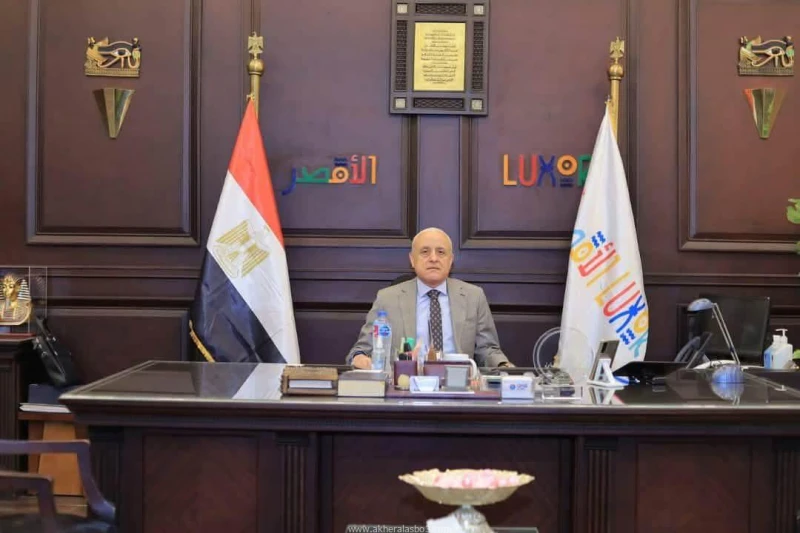 محافظ الأقصر يحيل ملف أزمة انقطاع مياه الشرب لجهات التحقيق ومحاسبة المقصرين الاقصر علاء النواصري أعلن المهندس عبد المطلب عماره، محافظ الأقصر، عن