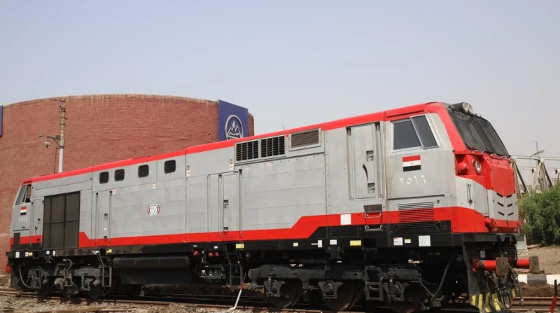 جثة فوق القطار.. نهاية شاب أراد الهروب من الازدحام في المنيا لفظ شاب، أنفاسه الأخيرة، مساء اليوم الخميس، إثر اصطدام رأسه بكوبري المشاة أثناء جلوسه فوق أحد القطارات المتجهة إلى محطة