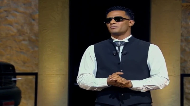 محمد رمضان: العمال أولى بالتشجيع من الممثلين.. وإحنا بطولاتنا على ورق يواصل محمد رمضان توزيع جوائز برنامجه مدفع رمضان الحلقة 27، والتي عرضت مساء اليوم الإثنين، عبر شاشة قناة .وبدأ