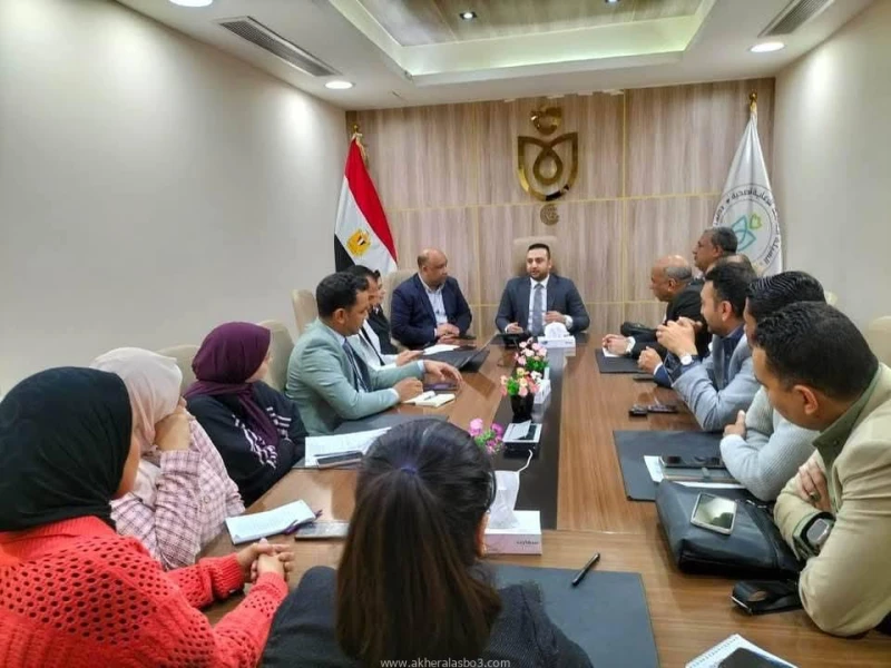 انعقاد الاجتماع التوجيهي اليومي لقيادات فرع الهيئة العامة للرعاية الصحية بالاقصر الاقصر علاء النواصري عقد الدكتور محمد شعبان مدير فرع الهيئه العامه للرعايه الصحيه بمحافظة الأقصر ال