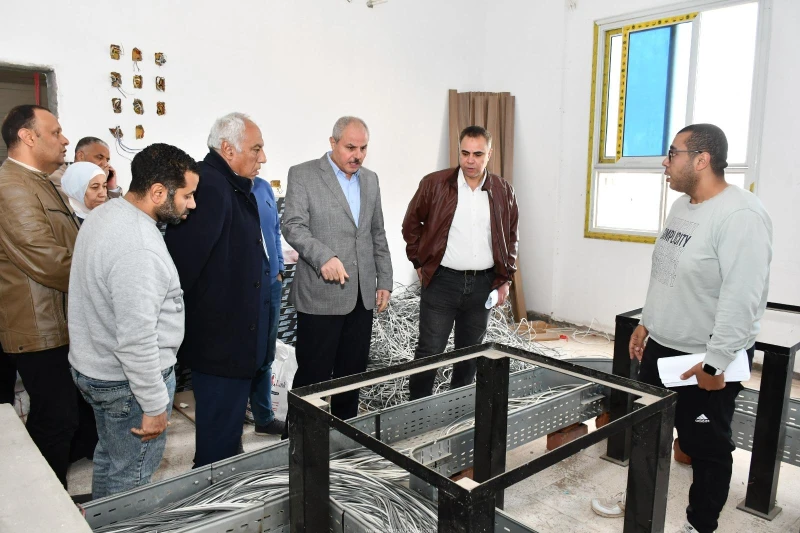 كتبت أمل عبد الرحيم أكد الدكتور ناصر مندور، رئيس جامعة قناة السويس، أن العمل بمبنى الاختبارات الإلكترونية يجري وفق أعلى المعايير، حيث تم الانتهاء من الدورين الأول والثاني بالكامل ل