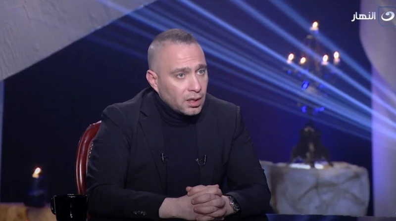 مرسيدس و50 ألف دولار.. حسام حبيب يكشف كواليس اتهامه بسرقة شيرين خرج الفنان حسام حبيب بعد فترة من الصمت للرد على الاتهامات التي وجهتها له طليقته المطربة شيرين عبدالوهاب، بسرقة 4 خوا