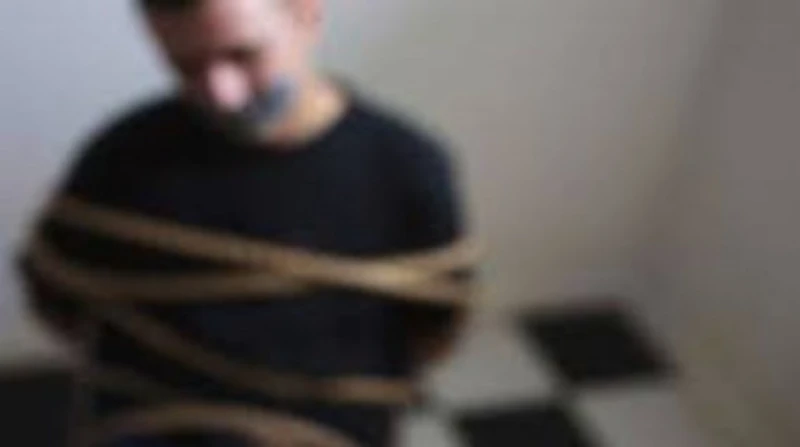 ننشر نص التحقيقات مع فرد أمن بواقعة خطف نجل إعلامي شهير بالشيخ زايد استمعت نيابة الشيخ زايد إلى شهادة أحد أفراد الأمن في الفيلا الواقعة في الكومبوند الذي شهد حادثة اختطاف وتعذيب نج