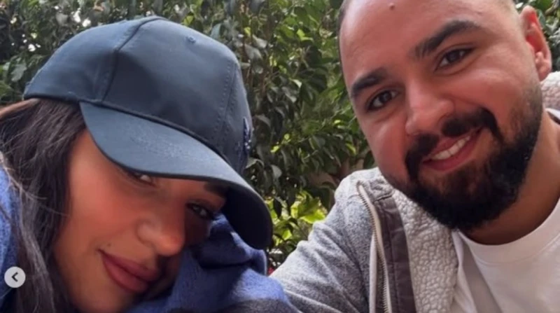 عوض ربنا ليا.. أسما شريف منير تعلن ارتباطها من رياضي أعلنت الإعلامية أسما شريف منير، ابنة الفنان شريف منير، ارتباطها رسميا برياضي من خارج الوسط الفني يدعى أحمد عزمي. ونشرت أسما عبر