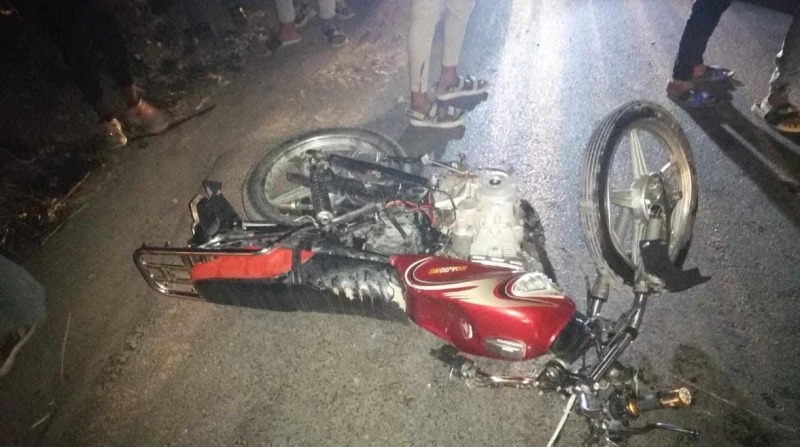سباق الموت.. مصرع اللمبي وإصابة 2 في تصادم دراجات نارية بالفيوم لقى شاب مصرعه وأصيب اثنان آخران خلال سباق بالدراجات النارية على طريق القاهرة - الفيوم