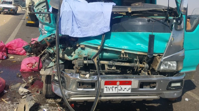 مصرع شخص وإصابة آخر في حادث تصادم شفروليه بنقل نفايات بأسوان لقى شخص مصرعه وأصيب آخر، في حادث تصادم شفروليه بسيارة نقل نفايات، اليوم الخميس، بطريق