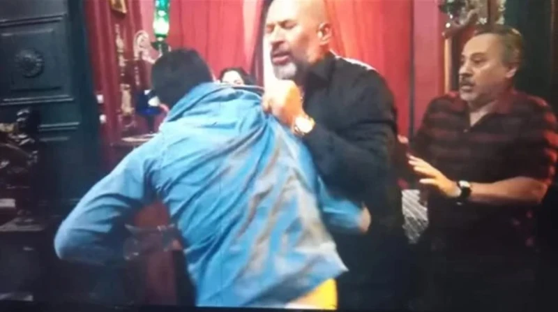 مختار يلجأ لعدو رجب الجريتلي.. مشاهدة مسلسل إش إش الحلقة 21 تزداد عمليات البحث حول مشاهدة مسلسل إش إش الحلقة 21، عقب الأحداث المثيرة التي شهدتها