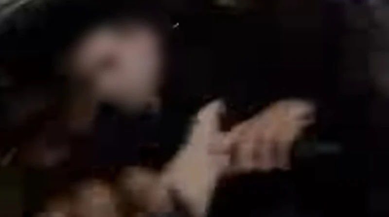 عض وتحرش.. الأمن يحقق في واقعة التعدي على فتاة داخل ميكروباص تفحص أجهزة الأمن بالقاهرة مقطع فيديو تم تداوله عبر مواقع التواصل الاجتماعي، تظهر فيه فتاة تتحدث عن تعرضها للتحرش من قبل