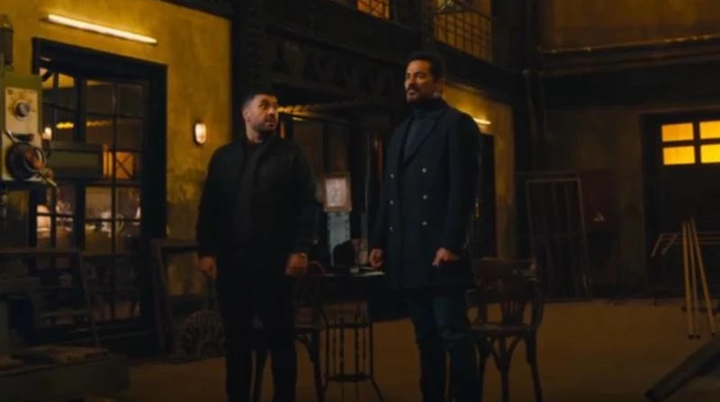 مشاهدة مسلسل سيد الناس الحلقة 22.. هل قتل الجباس ابن الجارحي؟ يزداد مسلسل سيد الناس إثارة وتشويقا، خاصة مع اقتراب معرفة الجارحي عمرو سعد، الشخص الذي قتل ابنه أدهم، لذلك ترتفع عمليا