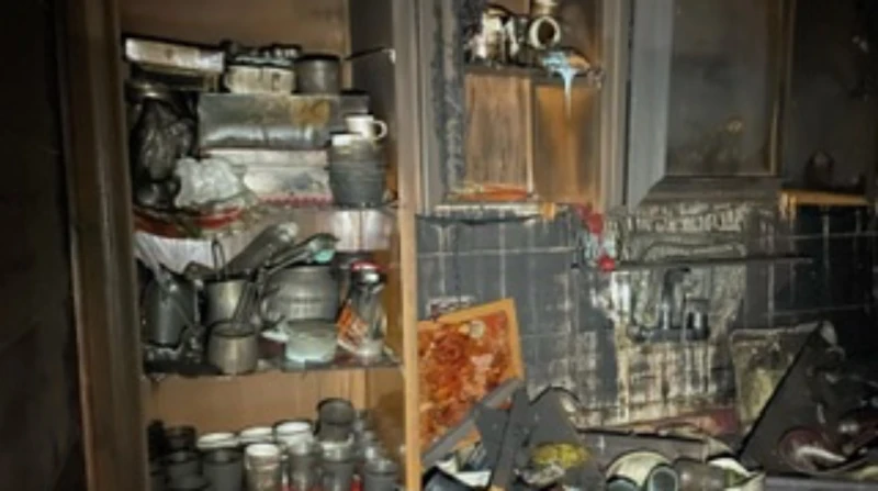 وقت السحور.. حريق يلتهم شقة سكنية في الإسكندرية اندلع حريق هائل داخل شقة سكنية بمنطقة العجمي أبو يوسف، شارع الأحمدي، حيث التهمت النيران محتويات الشقة بالكامل قبل أن تتمكن قوات الحم