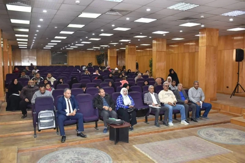 سكرتير عام الأقصر يبحث ٤٣ طلب وشكوى فى لقاء اليوم المفتوح الاقصر علاء النواصري عقد أحمد وزيرى سكرتير عام محافظة الأقصر، لقاء اليوم المفتوح للمواطنين،