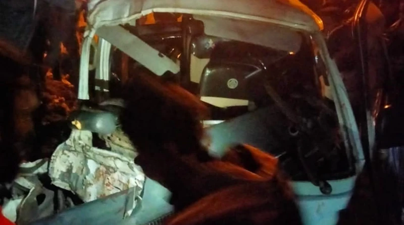 مصرع عامل وإصابة آخر في حادث تصادم بالعياط لقي عامل مصرعه بينما أصيب آخر، في حادث تصادم بمنطقة العياط، جنوب محافظة الجيزة، وتم نقلهما إلى المستشفى، وتحرر محضر بالواقعة.حادث تصادم ب