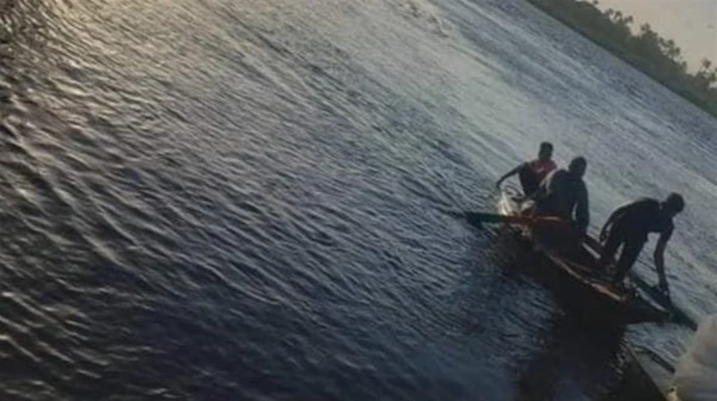 العثور على جثة شخص مجهول الهوية طافية بنهر النيل بالوراق العثور على جثة شخص مجهول الهوية طافية فى نهر النيل بمنطقة الوراق في محافظة الجيزة، وتم