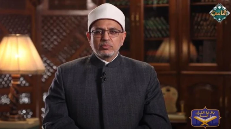 رئيس جامعة الأزهر: الصيام عبادة مبنية على اليقين وليس الشك أكد رئيس جامعة الأزهر الدكتور سلامة داود، أن الصيام في الإسلام يستند إلى مبدأ اليقين والوضوح، مشيرا إلى أن هذا المبدأ ينع