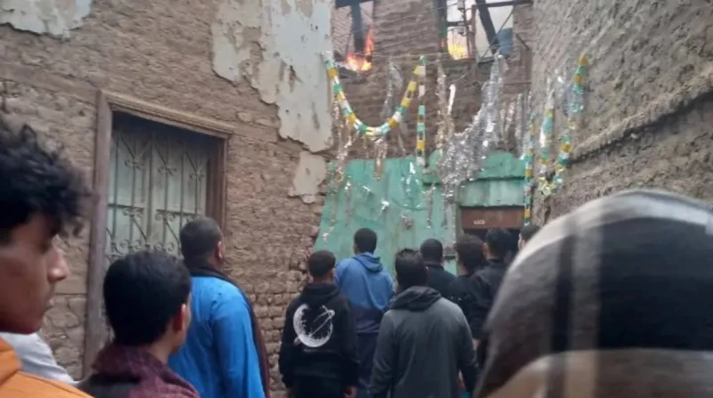 بسبب لهو الأطفال بالألعاب النارية.. حريق يلتهم منزلا من طابقين بأسيوط شهدت محافظة أسيوط مساء اليوم الأربعاء حادثا مؤلما بعد اندلاع حريق هائل في منزل