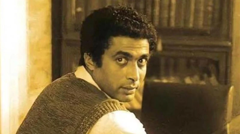 ده زبالة.. فيلم أصاب أحمد زكي بالاكتئاب ودفعه لتكسير التليفزيون على الرغم من الشهرة الواسعة التي حققها فيلم الراقصة والطبال، إلا أن الفنان أحمد زكي يحمل وجهة نظر قد تبدو صادمة فيما