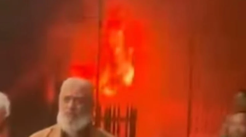 حريق هائل في محل مفروشات بجوار مستودع أنابيب بحلوان (صور) اندلع منذ قليل، حريق هائل داخل محل مفروشات، بالقرب من مستودع أنابيب، في منطقة حلوان. تفاصيل