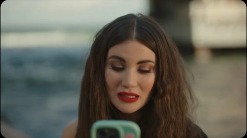 العتاولة 2 ناقشه.. كيف يمكن التعامل مع الابتزاز الالكتروني؟ تناولت الحلقات من 20 إلى 23 من مسلسل العتاولة 2 قضيتي ابتزاز إلكتروني تعرضت لهما شخصيتان مختلفتان داخل العمل، مما يعكس ا