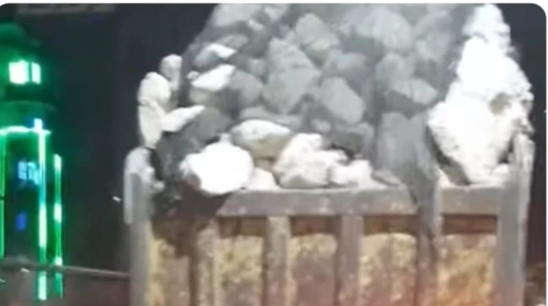 القبض على السائق المتهم بواقعة فيديو تساقط الأحجار بحدائق القبة (صور) تمكنت الأجهزة الأمنية بمديرية أمن القاهرة، من القبض على المتهم بواقعة فيديو