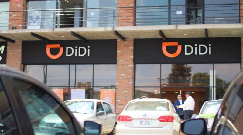 سائق نقل ذكي يتحرش براكبة أجنبية أثناء توصيلها إلى أكتوبر تعرضت راكبة أجنبية للتحرش من قبل سائق تابع لشركة نقل ذكي أثناء توصيلها من منطقة المهندسين