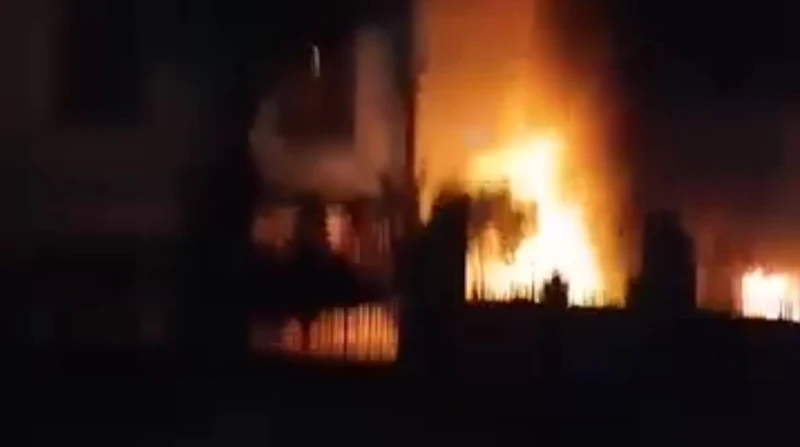 بسبب ماس كهربائي.. حريق يلتهم مسجد نور الإسلام بشبرا الخيمة اندلع حريق داخل مسجد نور الإسلام بمحطة بهتيم بشبرا الخيمة بمحافظة القليوبية، نتيجة عن ماس