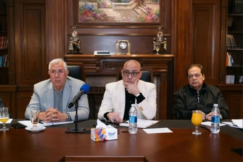 ننشر تفاصيل استعدادات حزب الجبهة الوطنية لخوض الانتخابات البرلمانية قرر الدكتور عاصم الجزار رئيس حزب الجبهة الوطنية، تشكيل لجنة جديدة برئاسة ضياء رشوان نائب رئيس الحزب لاعداد برنام