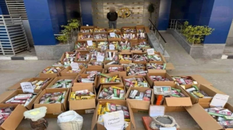 10 ملايين قطعة.. ضبط تجار الألعاب النارية بالفيوم خلال حملات مكثفة واصلت أجهزة وزارة الداخلية جهودها لمكافحة جرائم الإتجار في الألعاب النارية وحيازتها وترويجها، حيث كثفت الحملات ال