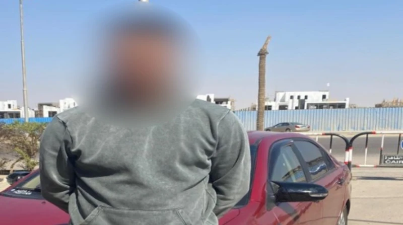 سيارة دون لوحات في شوارع القاهرة.. الداخلية تضبط السائق المخالف كشفت أجهزة الأمن بوزارة الداخلية، ملابسات تداول منشور على مواقع التواصل الاجتماعي،