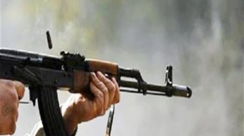 بسبب ركنة سيارة.. إصابة 3 في مشاجرة نارية بشادر خضار أسيوط أصيب 3 أشخاص بطلقات نارية إثر مشاجرة بين عائلتين، اليوم الثلاثاء، بسوق الجملة للخضار