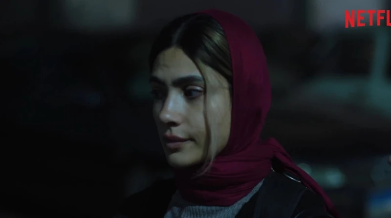 ملخص الحلقة 11 من 80 باكو.. طرد بوسي من منزل عمها شهدت الحلقة الحادية عشر من مسلسل 80 باكو، الذي يعرض ضمن الماراثون الرمضاني 2025، أحداثا مشوقة، بدأت حينما اكتشفت هدى المفتي التي ت