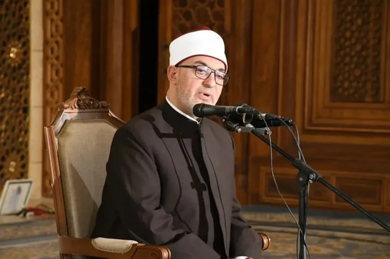 ما حكم التبرك بقبور الأنبياء والصالحين؟.. مفتي الجمهورية يجيب أجاب الدكتور نظير عياد، مفتي الجمهورية، عن مسألة التبرك بقبور الأنبياء والصالحين، مؤكدا أن الأصل في هذه الأمور هو الإب