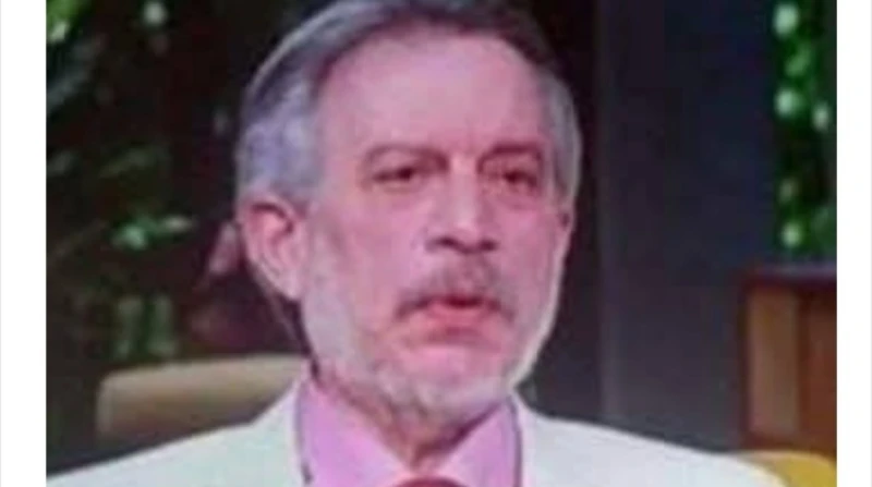 فنان مصري ختم القرآن 3 مرات ومات.. والعزاء في المنصورة ودع الفنان محمد صلاح حايس، شهر رمضان المبارك، بثلاث ختمات للقرآن الكريم، حيث رحل عن عالمنا في