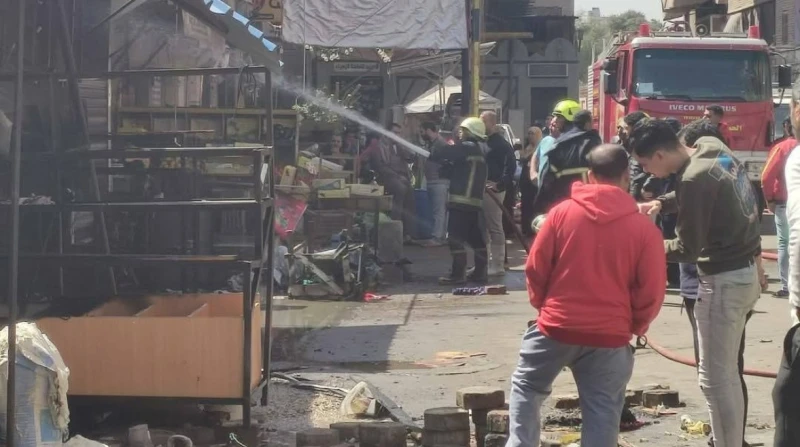 اندلاع حريق هائل في محلات تجارية بالأميرية (صور) اندلع حريق ضخم في عدد من المحلات التجارية بمنطقة الأميرية بمحافظة القاهرة، وهرعت سيارات الإطفاء إلى مكان الحريق للسيطرة عليه.حريق م