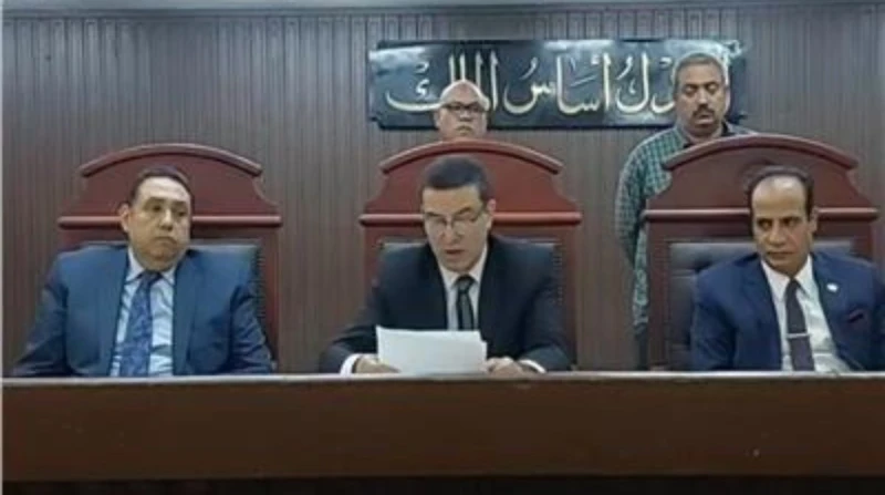 المشدد ل موظف وعامل بتهمة تزوير شهادة وفاة بالقليوبية قضت محكمة جنايات شبرا الخيمة، الدائرة السادسة، بالسجن المشدد 10 سنوات لموظف وعامل لتزويرهما
