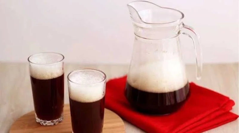 ماذا يحدث لجسمك عند الإفطار على العرقسوس؟ يعد مشروب العرقسوس واحدا من أكثر المشروبات الشائعة خلال شهر رمضان المبارك، إذ يفضله الكثيرون كمشروب