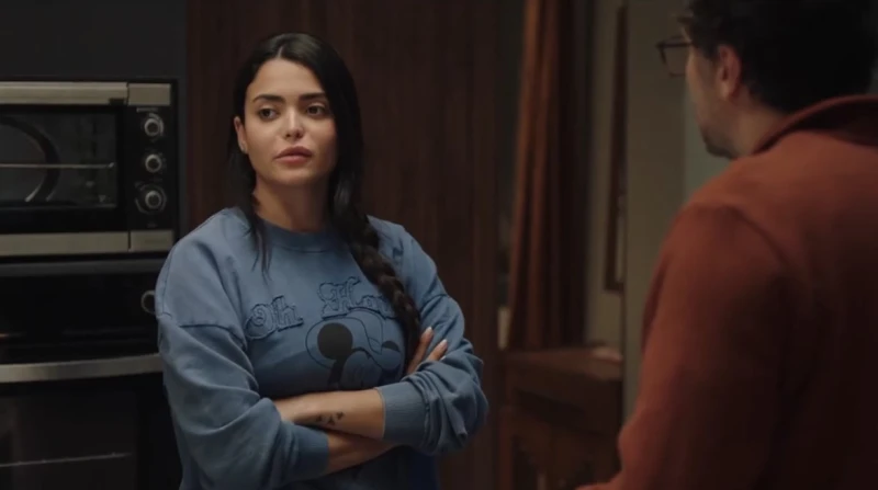 ملخص أحدث أشغال شقة جدا الحلقة 4.. خروج أسماء جلال من السجن تصاعدت الأحداث بشكل كبير، في رابع حلقات مسلسل أشغال شقة جدا، بعد أن وجدت أسماء جلال نفسها داخل السجن بشكل مفاجىء. أشغال 