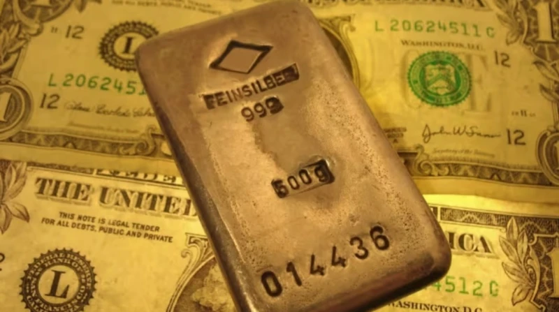 سعر سبيكة الذهب 5 جرامات اليوم الأربعاء 12 مارس 2025 تباينت أسعار سبائك الذهب اليوم، محليا وعالميا، إذ سجل سعر الأونصة عالميا 2,932.755 دولارا.وبحسب الأسعار المعلنة من مؤسسة جولد ب