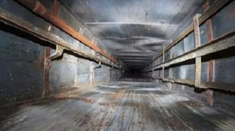 تفاجأ باختفاء الكابينة.. مصرع عامل سقط في بئر المصعد بالهرم لقي عامل مصرعه سقوطا من الطابق السابع في بئر المصعد، إثر فتحه الباب للنزول ليتفاجأ بعدم وجود كابينة، مما تسبب في وفاته ب