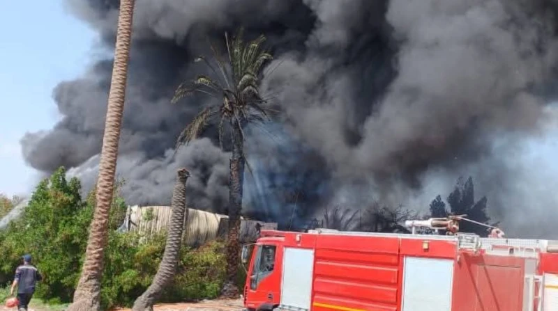 إصابة عاملين في حريق بمخزن مواد غذائية بأكتوبر أصيب عاملان بحروق متفرقة بالجسم في نشوب حريق بمخزن مواد غذائية يعملان به بسبب ماس كهربائي، وتم نقلهما