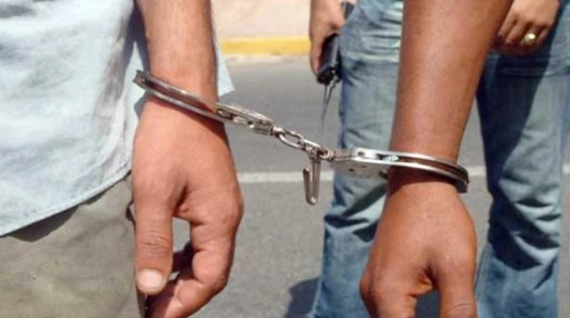 قيمتها 980 ألف جنيه.. ضبط محام استولى على سيارة برسالة وهمية ألقت الأجهزة الأمنية القبض على محام وشخص آخر، لاتهامهما بالاحتيال على شركة سيارات الريان بمدينة نصر، والاستيلاء على سيا