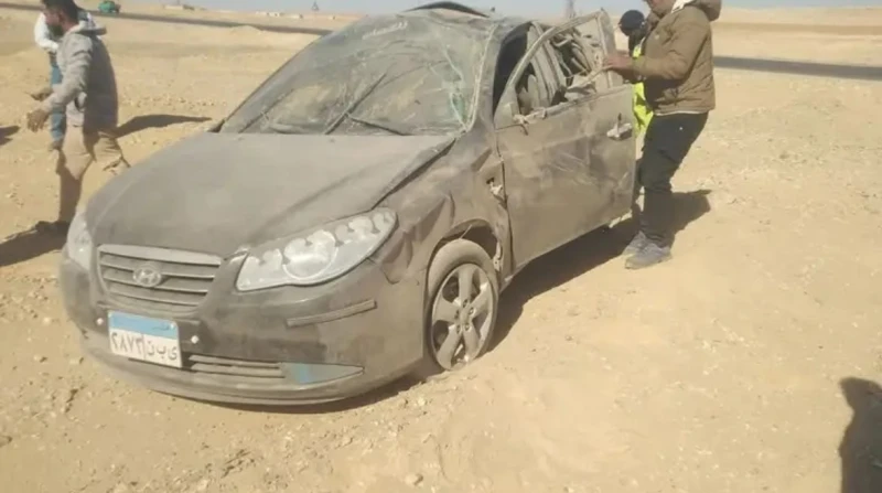 إصابة 3 أشخاص في انقلاب سيارة بأسيوط شهد الطريق الصحراوي الغربي بمحافظة أسيوط حادث انقلاب سيارة ملاكي، ما أدى إلى إصابة ثلاثة أشخاص بإصابات متفرقة، وتم نقلهم إلى المستشفى لتلقي الع
