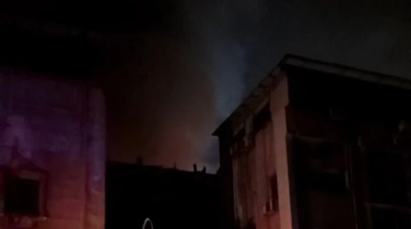 امتداد حريق المعامل المركزية لوزارة الصحة إلى مبنى التراخيص الطبية امتد حريق المعامل المركزية التابعة لوزارة الصحة والسكان بوسط البلد، إلى مبنى التراخيص الطبية المجاور لها، بالرغم 