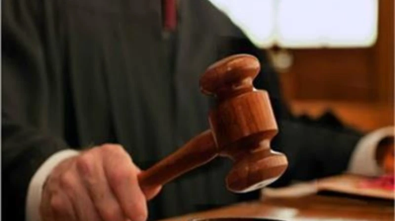 المشدد 7 سنوات لمتهم قتل شقيقه طعنا بالقليوبية قضت محكمة جنايات شبرا الخيمة، في حكمين منفصلين، بالسجن المشدد 7 سنوات لعامل قتل شقيقه طعنا، فيما قضت