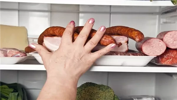 ٧ اكلات توقف عن أكلها فورا فهى الاسواء على الاطلاق.... لأنها سبب رئيسي فى تدمير الدماغ وتلف خلايا المخ يعتقد بعض الناس أن الطعام يؤثر فقط على المعدة، وهو العضو المسؤول عن هضم العنا