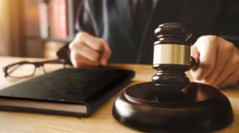 اليوم.. محاكمة المتهمة بالتعدي على زميلتها بمدرسة في سراي القبة تنظر محكمة الطفل بالأميرية، اليوم الثلاثاء، محاكمة الطالبة المتهمة بالتعدي على زميلتها أمام مدرسة بسرايا القبة، وإصا